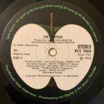 TheBeatlesTheBeatlesUsedVinylLPRecord_image0_1708270804825.jpg