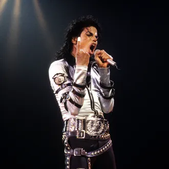 4eddcf43e6540fbc7f6391548e72517d1e michael jackson musical.rsquare.w330
